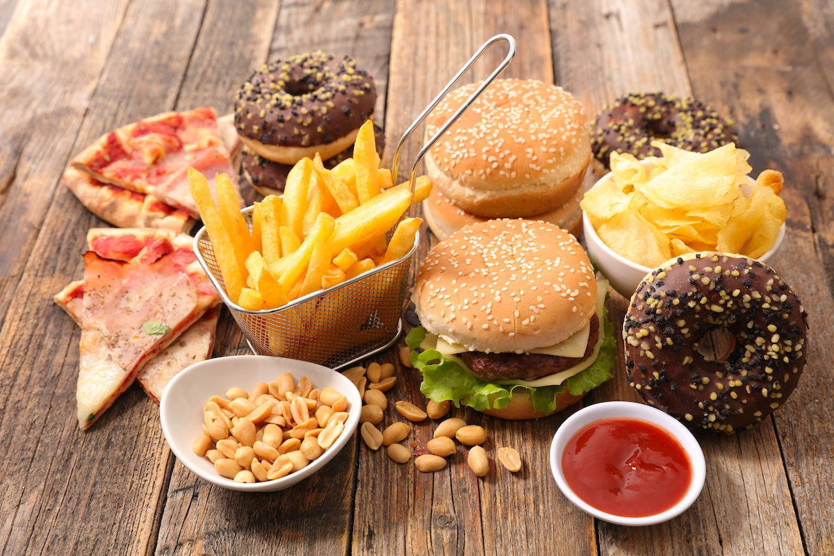 Foods to avoid during H. pylori treatment, including coffee, spicy foods, and fried items, highlighting stomach irritants