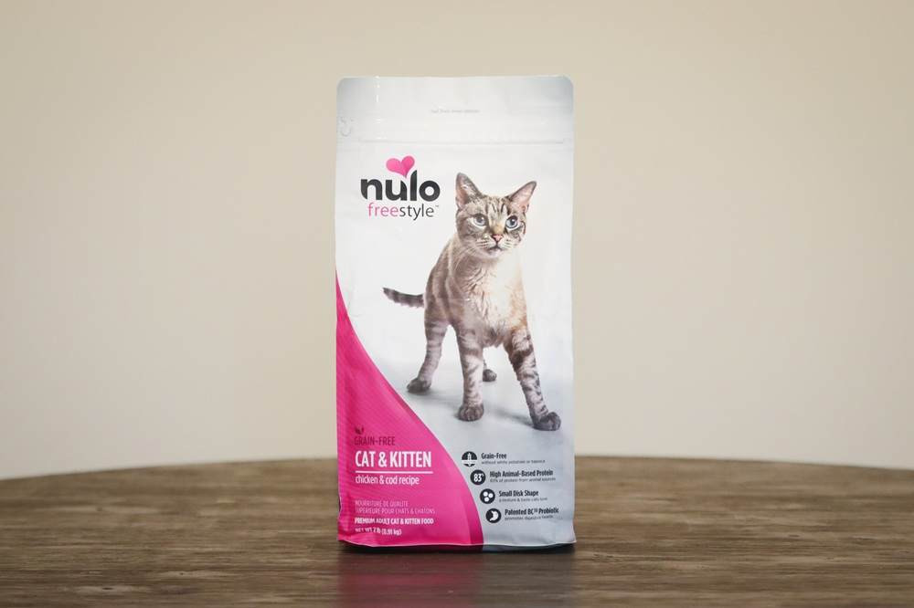 Close-up of Nulo Freestyle Chicken &amp; Cod Recipe kibble, highlighting the texture and small size suitable for cats and kittens.