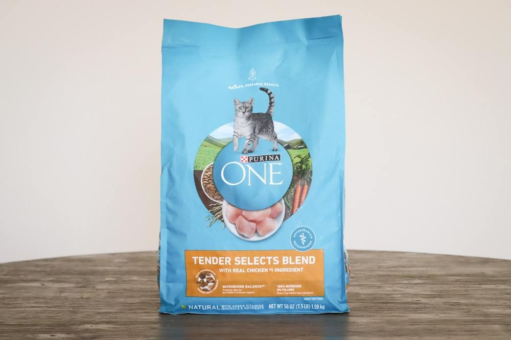 Close-up of Purina ONE Tender Selects Blend kibble showing both crunchy and tender pieces