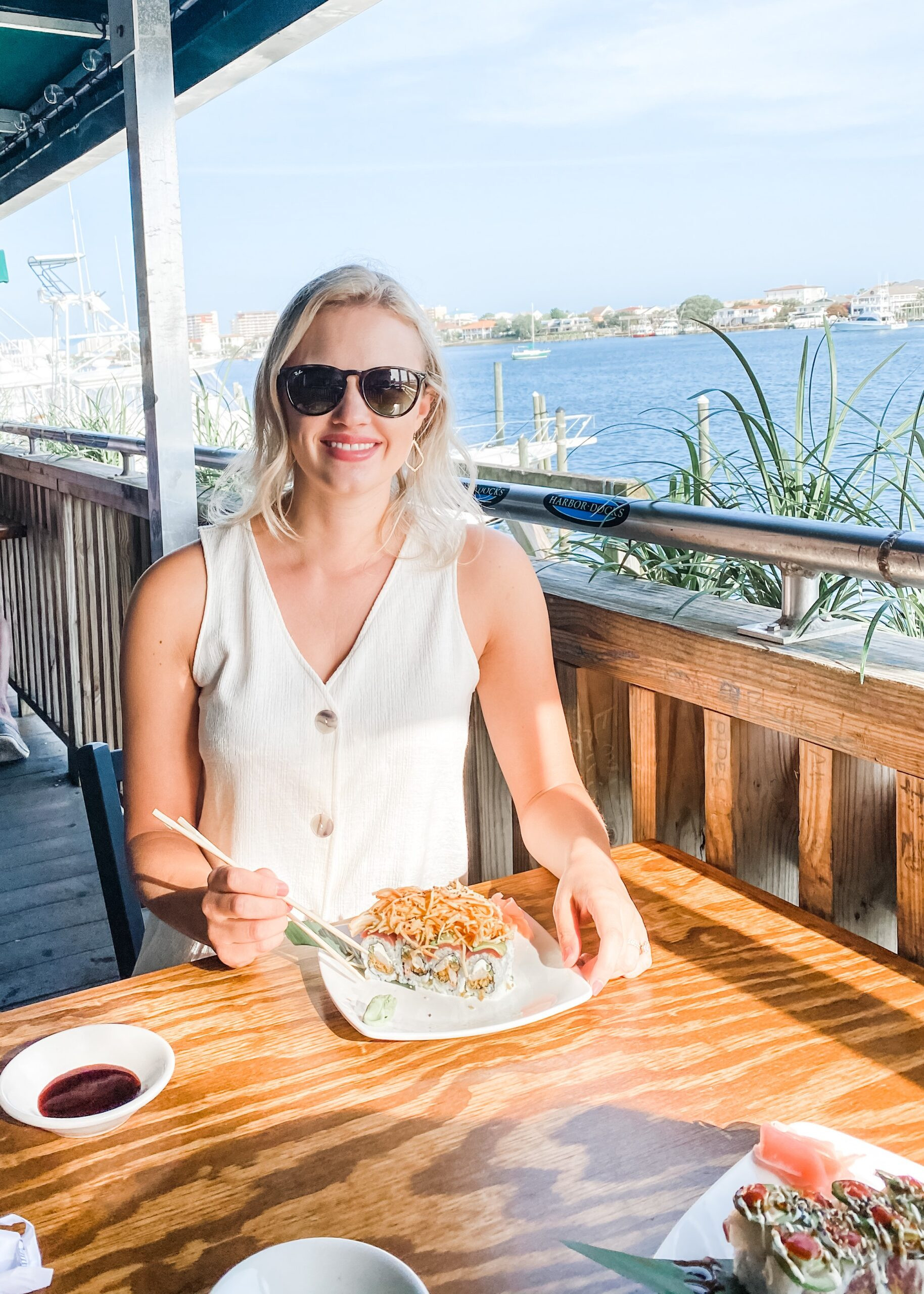 alt text: Destin Harbor Docks Restaurant