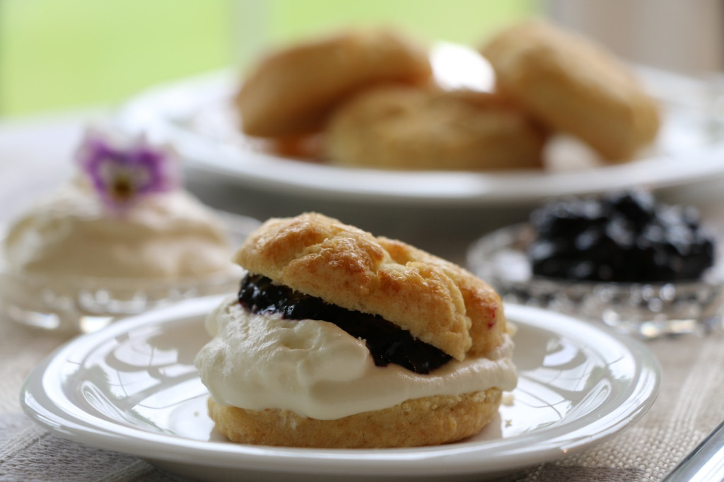 What Food Should You Serve at a Tea Party?