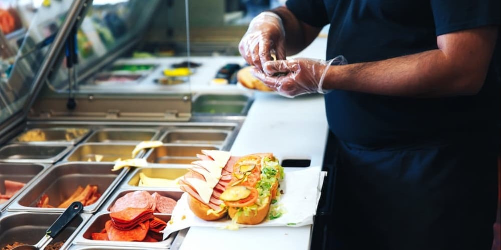 When Are Food Workers Required to Wear Gloves? A Comprehensive Guide