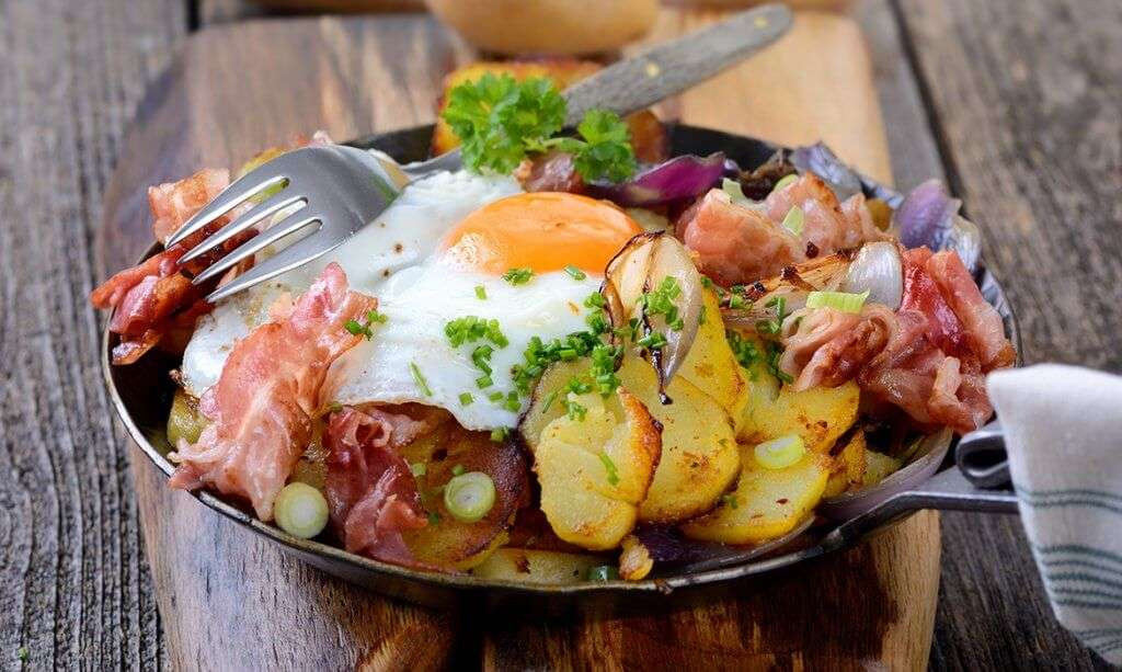 A must-try classic Austrian food is Tiroler Gröstl.