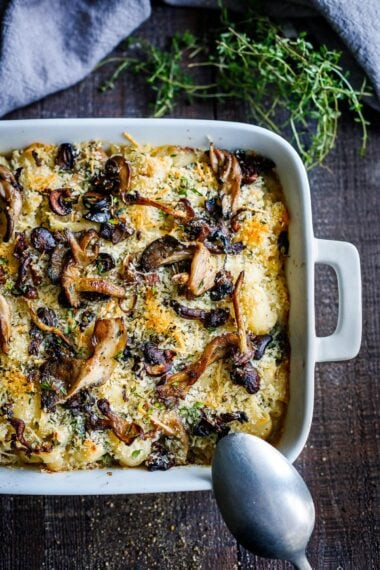 Classic creamy macaroni and cheese, a comforting and familiar dish.